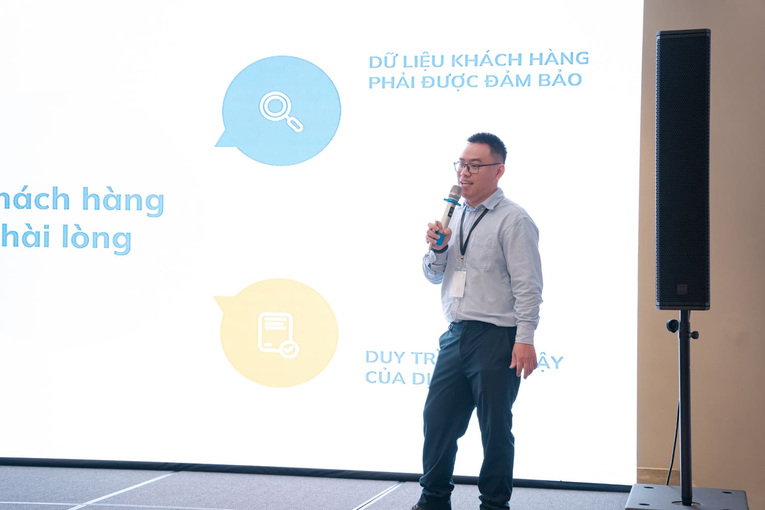 パフォーマンス向上と顧客の信頼をテーマに講演するPhuoc Pham氏