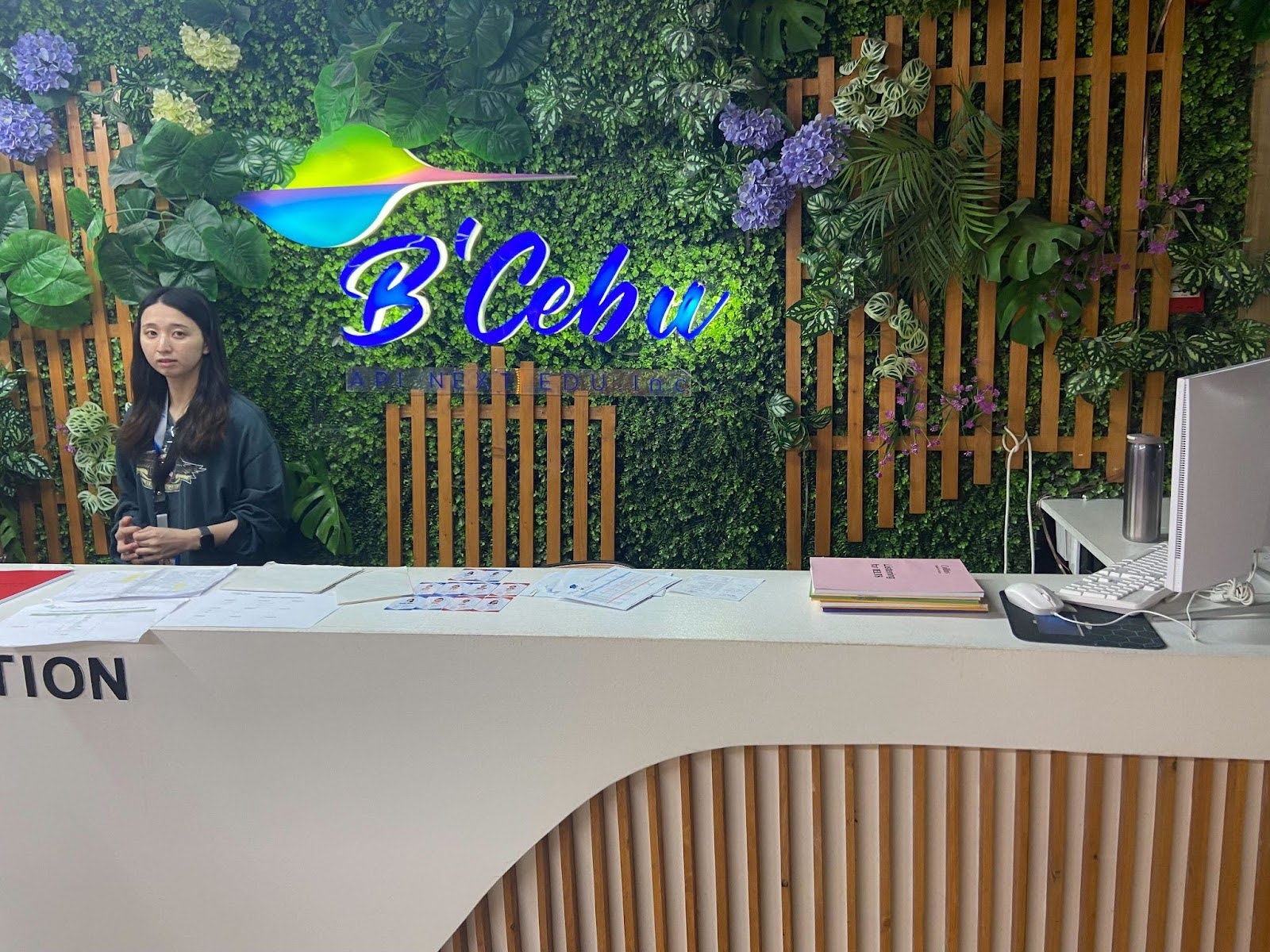 B’Cebuの受付